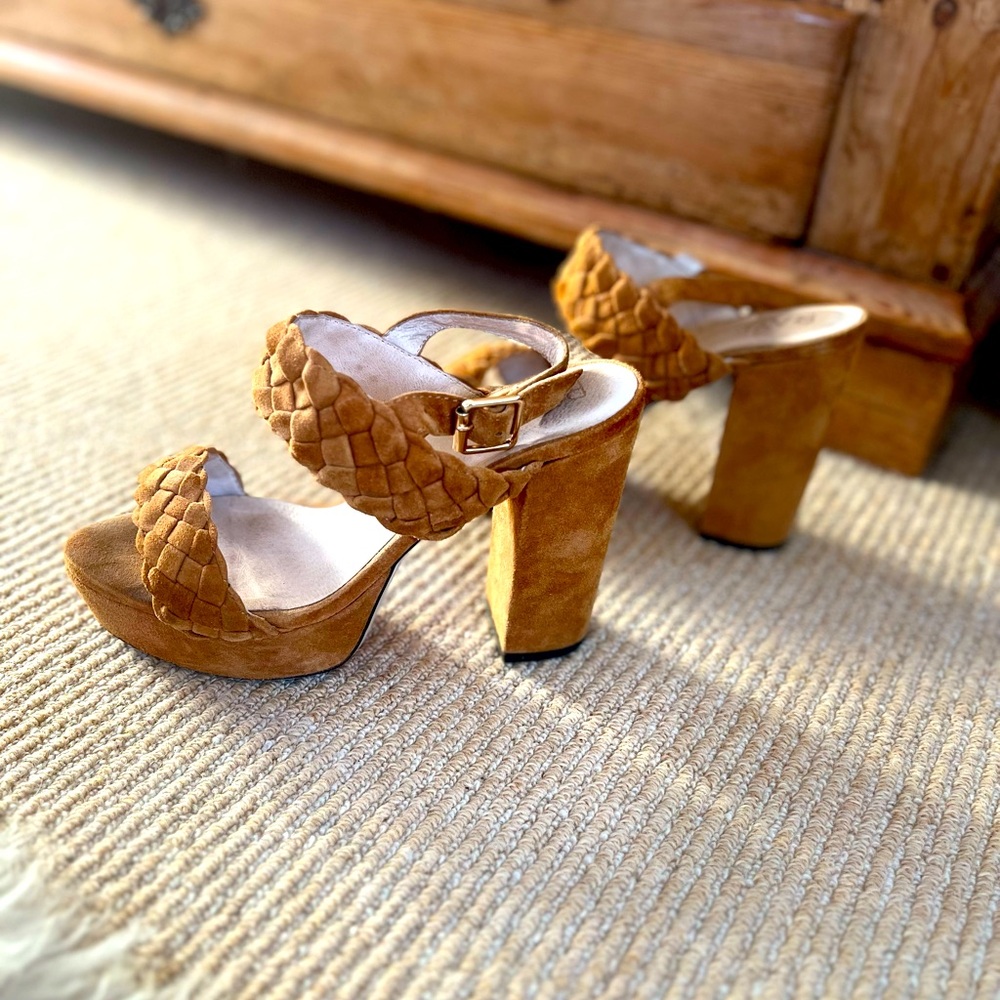 RAYE SUEDE PLATFORM HEELS. Size 7 - Picture 3 of 6